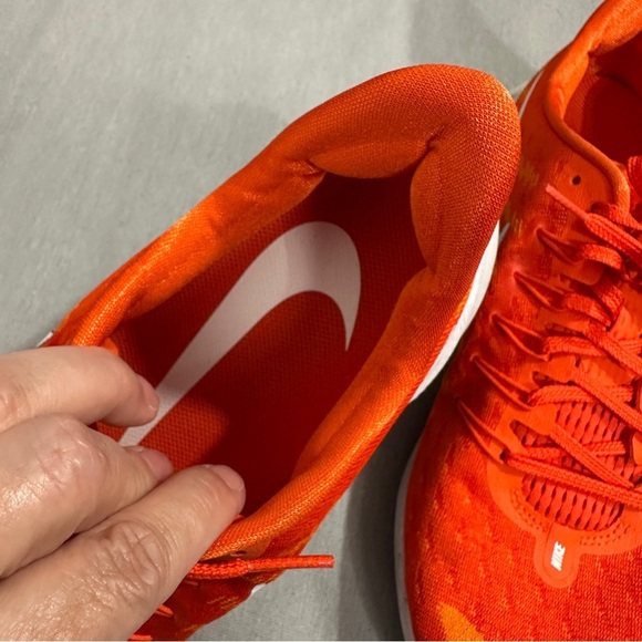 Nike Zoom Vomero orange/white sneakers, size 11, Syracuse player worn - Picture 5 of 12
